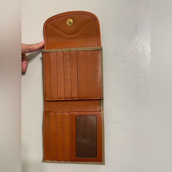 ๐๐Vintage Dooney & Bourke Bag & Matching Wallet - Picture 11 of 16